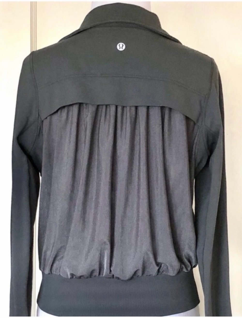 LULULEMON GET STARTED MESH DRAPE-BACK CROPPED JACKET - Picture 2 of 10